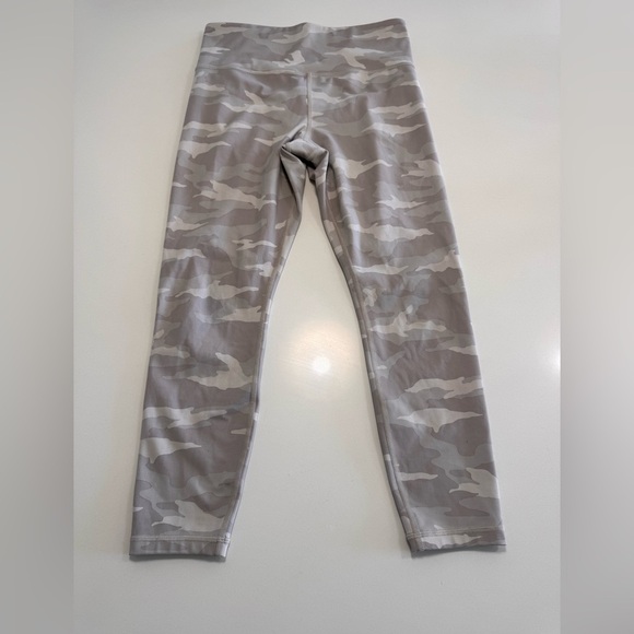 Athleta Pants - Athleta Elation 7/8 Tight Gray Camo Women's Size Large